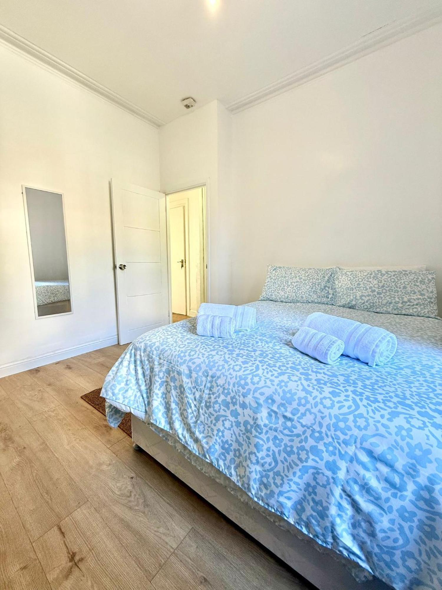 Modern 2bed Flat In Apartment