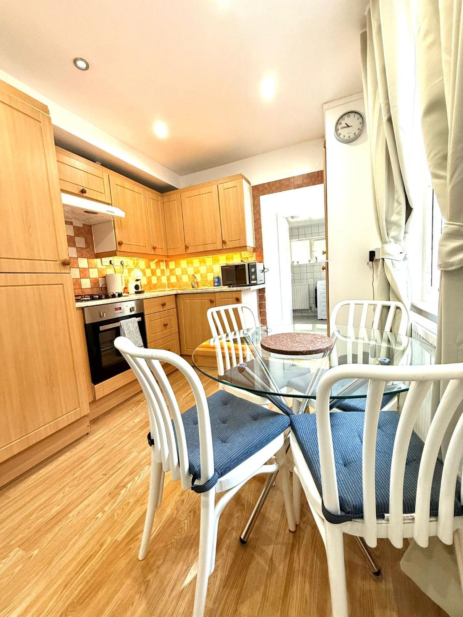 Modern 2bed Flat In Apartment *