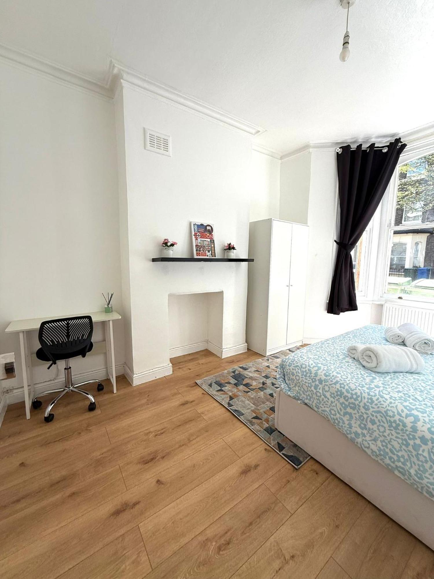 Modern 2bed Flat In *